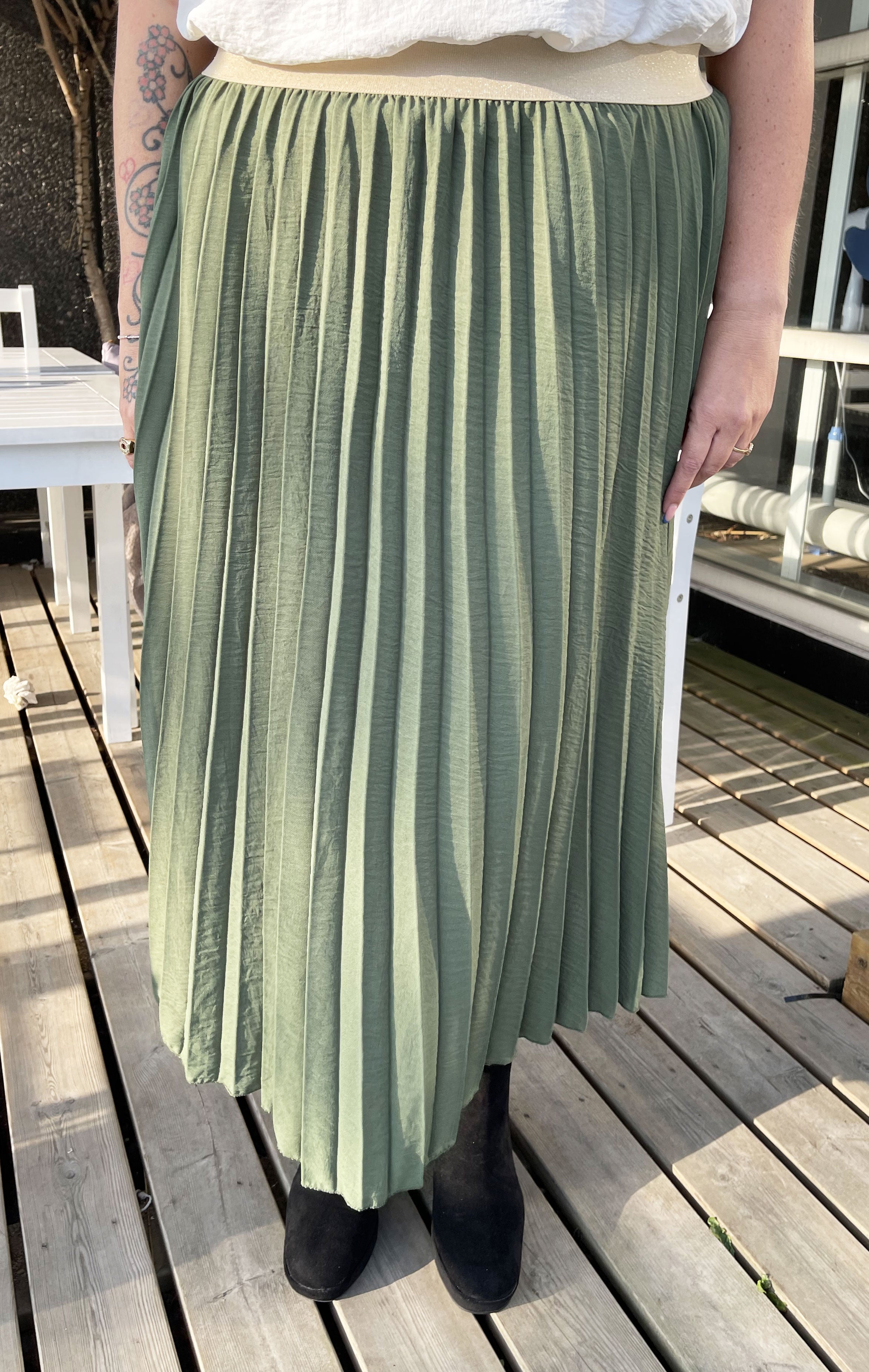 Mirjana - Lång plisserad kjol i stora storlekar